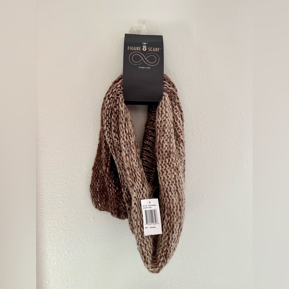 NWT D&Y Single loop scarf